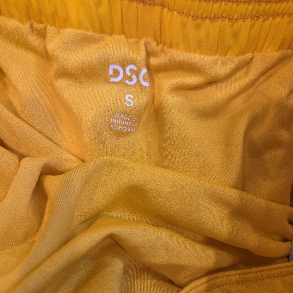 DSG STRIDE HIGH-RISE SHORTS  WOMENS SMALL  UNIVERSITY GOLD  New Sports Workout - Picture 3 of 9